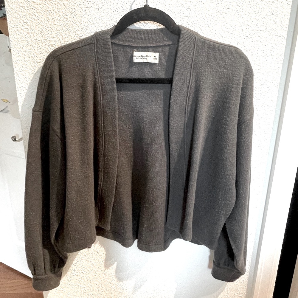 Abercrombie & Fitch sweater cardigan slightly cropped
